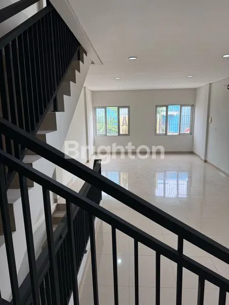 image RUKO MERUYA UTARA SIAP PAKAI PARKIR LUAS BEBAS BANJIR (7)