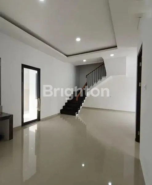 image RUMAH BARU 2 LANTAI PUSAT KOTA SBY, MANYAR REJO SIAP PAKAI (5)