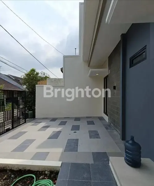 image RUMAH BARU 2 LANTAI PUSAT KOTA SBY, MANYAR REJO SIAP PAKAI (6)
