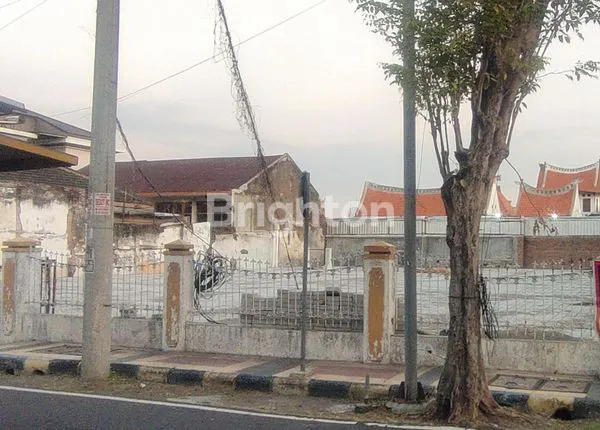 image DISEWAKAN TANAH STRATEGIS DITENGAH KOTA, LUAS SUDAH DI PAVING COCOK UNTUK TEMPAT USAHA HARGA 75 JUTA/TAHUN  NEGO (1)