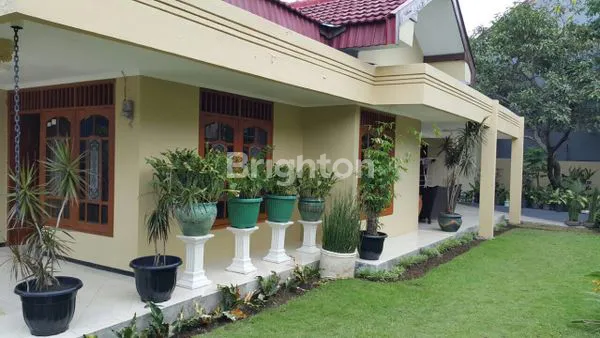 image RUMAH POSISI HOEK BANGUNAN BAGUS, HALAMAN LUAS AREA SUHAT (1)