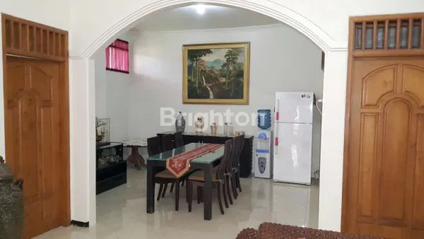 image RUMAH POSISI HOEK BANGUNAN BAGUS, HALAMAN LUAS AREA SUHAT (2)