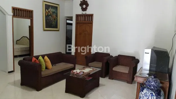 image RUMAH POSISI HOEK BANGUNAN BAGUS, HALAMAN LUAS AREA SUHAT (3)