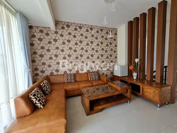 image RUMAH 2 LANTAI SIAP PAKAI DI BSB CITY. TERAWAT FULL FURNISHED. TINGGAL BAWA KOPER (2)