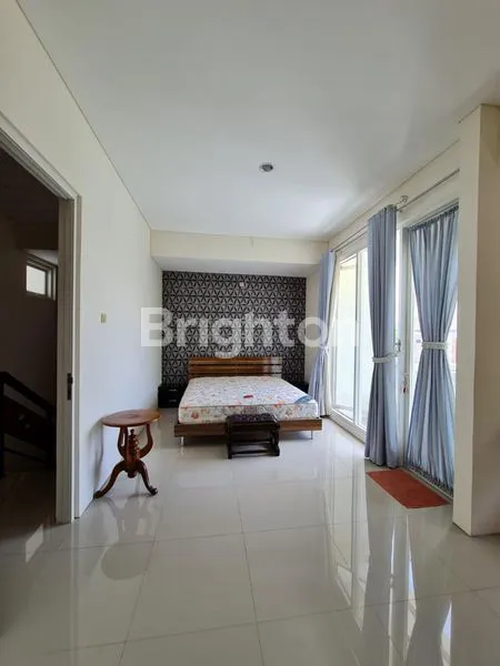 image RUMAH 2 LANTAI SIAP PAKAI DI BSB CITY. TERAWAT FULL FURNISHED. TINGGAL BAWA KOPER (4)
