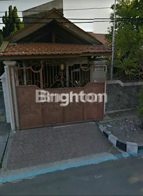 image RUMAH ASRI DAN LUAS DI MANYAR COCOK UNTUK KELUARGA BESAR  (1)