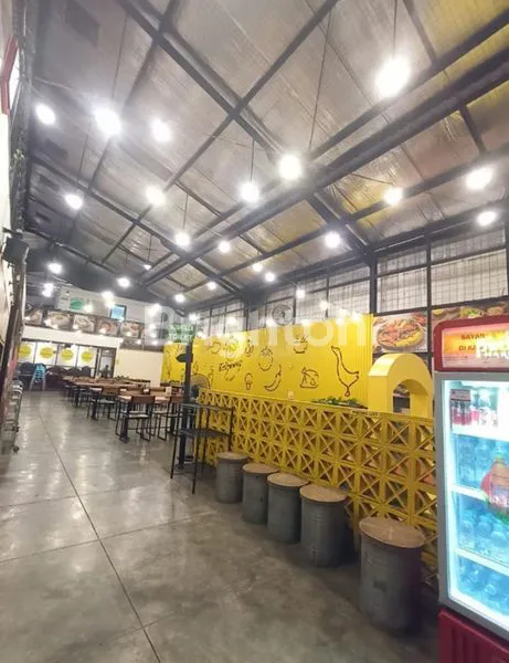 image GEDUNG EKS WARUNG MAKAN LOKASI STRATEGIS DI SEMARANG TENGAH (3)