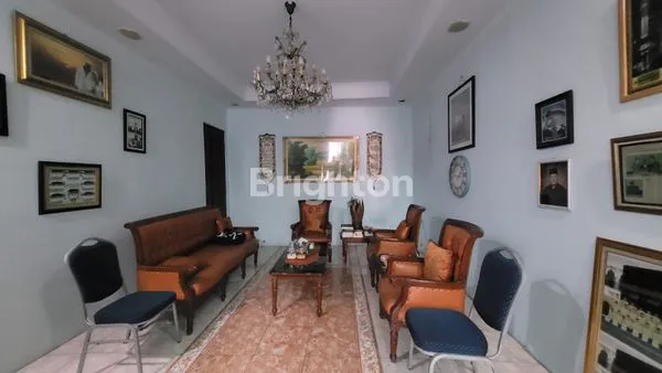 image RUMAH SIAP HUNI 2.5 LANTAI DIPINGGIR JALAN COCOK BERBAGAI USAHA DI DEPOK (3)