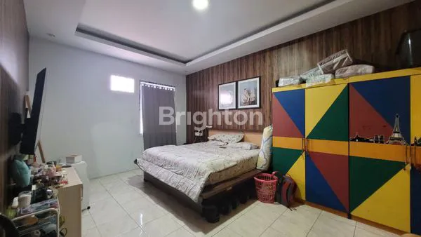 image RUMAH SIAP HUNI 2.5 LANTAI DIPINGGIR JALAN COCOK BERBAGAI USAHA DI DEPOK (4)