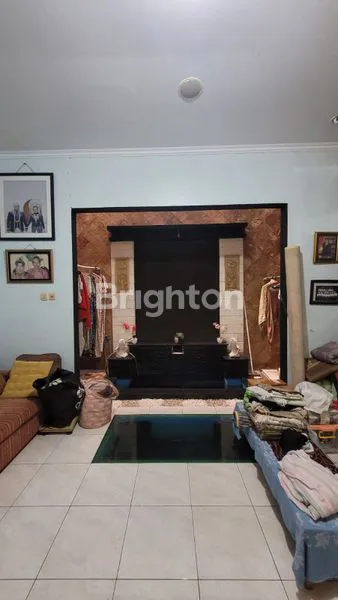 image RUMAH SIAP HUNI 2.5 LANTAI DIPINGGIR JALAN COCOK BERBAGAI USAHA DI DEPOK (8)