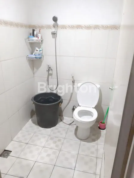 image RUMAH LAMA LOKASI STRATEGIS, TURUN HARGA DI KOMPLEK PLN/PNG CAKUNG JAKARTA TIMUR (8)