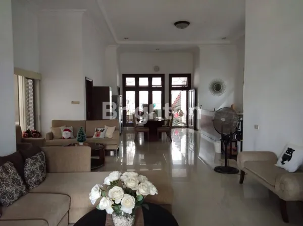 image RUMAH SIAP HUNI DI 0 JALAN RAYA PUCANG ANOM LOKASI STRATEGIS COCOK UNTUK KANTOR, ATAU TEMPAT USAHA (4)