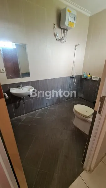 image SEWA RUMAH DALAM CLUSTER FAVORITE KOTA WISATA SEMI FURNISH (7)