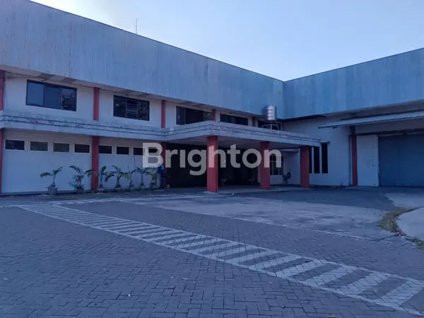 PABRIK/GUDANG MARGOMULYO SIAP HUNI DEKAT JALAN RAYA