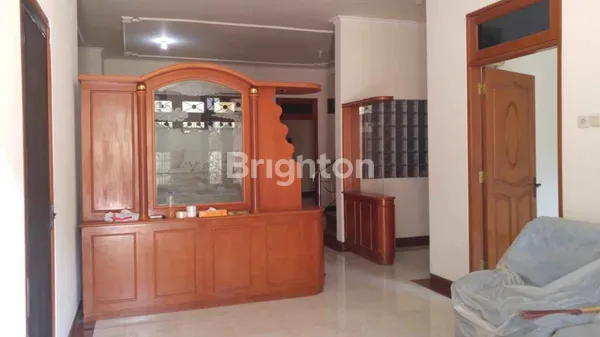 image ROW 3.5 MOBIL ONE GATE 2 LT SEPERTI BARU FURNISH. DHARMAHUSADA REGENCY,DHARMAHUSADA INDAH,WISMA PERMAI,SUTOREJO PRIMA SELATAN,MULYOSARI UTARA,BABATAN PANTAI,MANYAR KERTOADI,MANYAR KERTOARJO,KERTAJAYA INDAH,PAKUWON CITY PURI ASRI GRIYA ASRI,TAMAN MUTIARA (3)