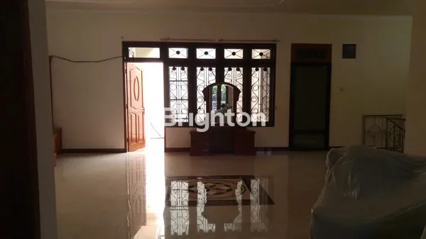 image ROW 3.5 MOBIL ONE GATE 2 LT SEPERTI BARU FURNISH. DHARMAHUSADA REGENCY,DHARMAHUSADA INDAH,WISMA PERMAI,SUTOREJO PRIMA SELATAN,MULYOSARI UTARA,BABATAN PANTAI,MANYAR KERTOADI,MANYAR KERTOARJO,KERTAJAYA INDAH,PAKUWON CITY PURI ASRI GRIYA ASRI,TAMAN MUTIARA (6)