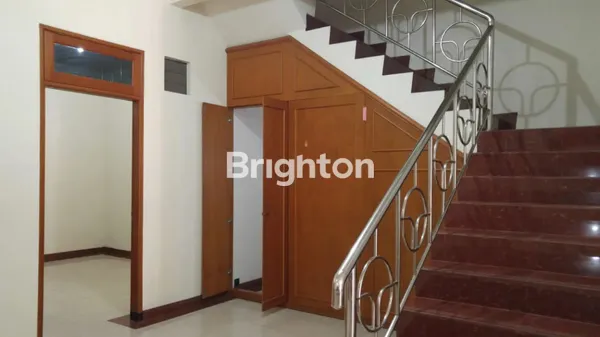 image ROW 3.5 MOBIL ONE GATE 2 LT SEPERTI BARU FURNISH. DHARMAHUSADA REGENCY,DHARMAHUSADA INDAH,WISMA PERMAI,SUTOREJO PRIMA SELATAN,MULYOSARI UTARA,BABATAN PANTAI,MANYAR KERTOADI,MANYAR KERTOARJO,KERTAJAYA INDAH,PAKUWON CITY PURI ASRI GRIYA ASRI,TAMAN MUTIARA (8)