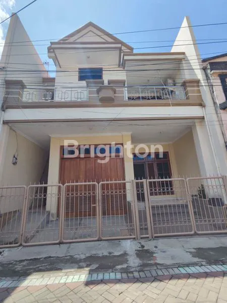 image RUKO 3 LANTAI DAN RUMAH DI BELAKANG RUKO SIAP PAKAI DEPAN NOL JALAN RAYA (2)