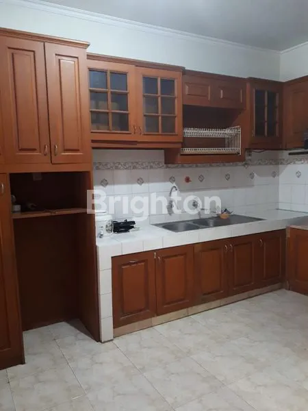 image RUMAH BESAR 2 LANTAI DI SUTOREJO (4)