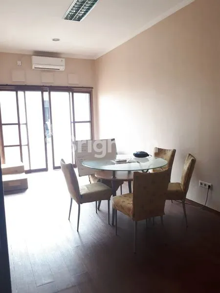 image RUMAH BESAR 2 LANTAI DI SUTOREJO (5)