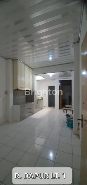 image RUMAH ASRI 2LT JALAN JALAK MADIUN (3)