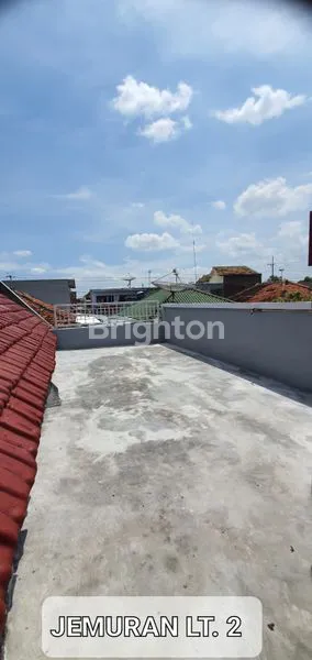 image RUMAH ASRI 2LT JALAN JALAK MADIUN (8)