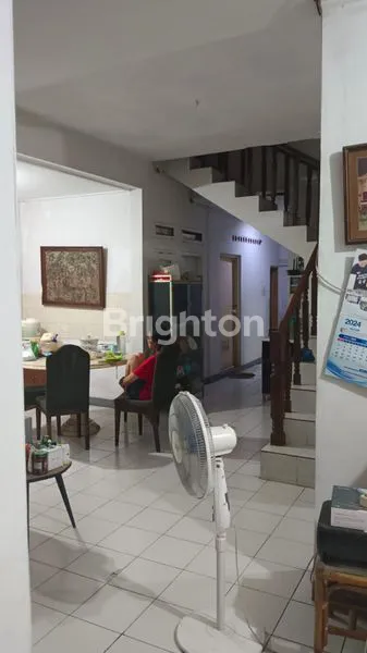 image RUMAH DI RAWAMANGUN, HANYA SELANGKAH KE UNJ, COCOK UNTUK USAHA CATERING [R 1117 J] (2)