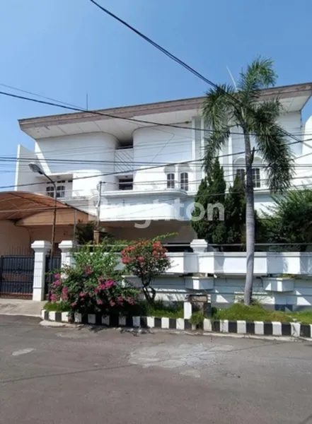 image RUMAH MEWAH 2 LANTAI AREA FAVORIT MANYAR, 5 MENIT DARI HOTEL BONNET, RESTO LAYAR (2)