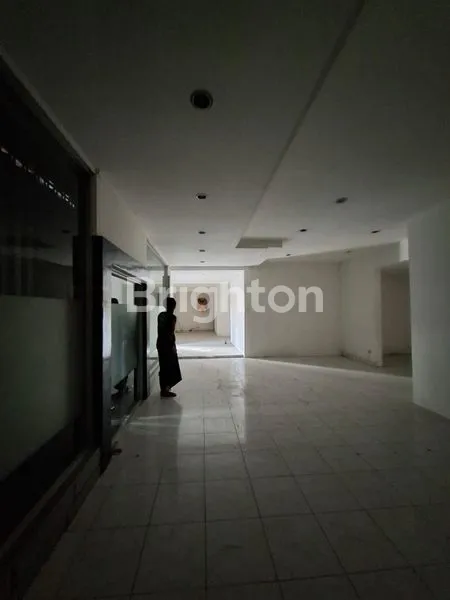 image DISEWAKAN TOKO LOKASI SANGAT STRATEGIS DI SUKAWATI - GIANYAR (4)