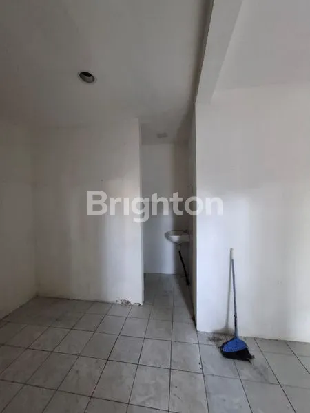 image DISEWAKAN TOKO LOKASI SANGAT STRATEGIS DI SUKAWATI - GIANYAR (7)