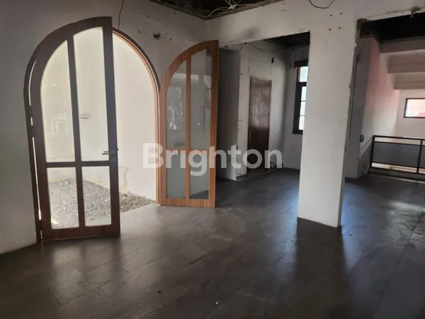 image RUMAH UNTUK USAHA DI KEBAYORAN BARU, JAKARTA SELATAN (1)