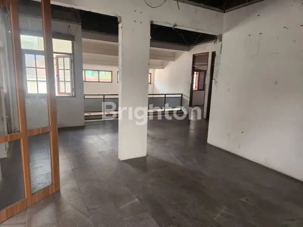 image RUMAH UNTUK USAHA DI KEBAYORAN BARU, JAKARTA SELATAN (3)