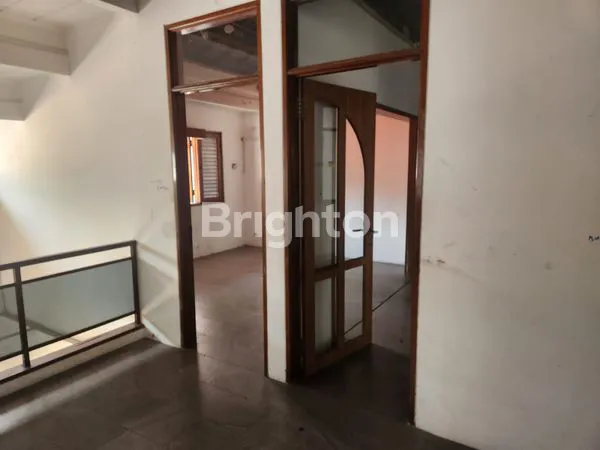 image RUMAH UNTUK USAHA DI KEBAYORAN BARU, JAKARTA SELATAN (5)