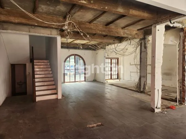 image RUMAH UNTUK USAHA DI KEBAYORAN BARU, JAKARTA SELATAN (6)