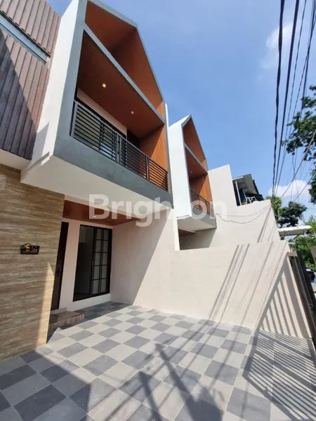 image RUMAH 2 LANTAI ALA CLASSIC MODERN READY BARU DAERAH RUNGKUT (1)