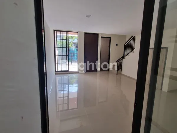 image RUMAH 2 LANTAI ALA CLASSIC MODERN READY BARU DAERAH RUNGKUT (4)