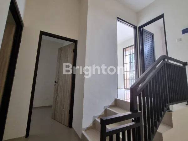 image RUMAH 2 LANTAI ALA CLASSIC MODERN READY BARU DAERAH RUNGKUT (5)