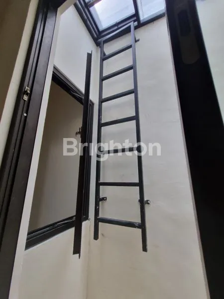 image RUMAH 2 LANTAI ALA CLASSIC MODERN READY BARU DAERAH RUNGKUT (6)