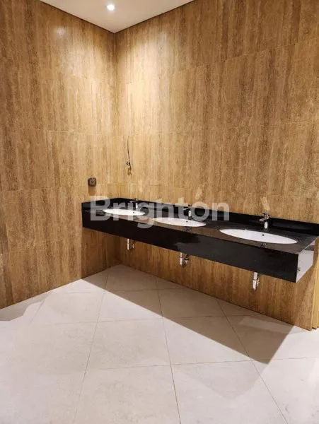 image GEDUNG BARU STRATEGIS 3 LANTAI DI DAGO BANDUNG (6)