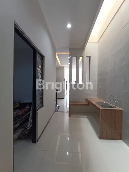 image RUNGKUT RUMAH GRESS MINIMALIS (1)