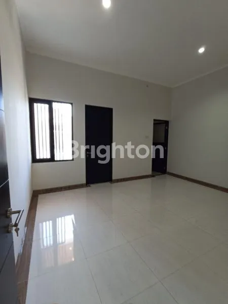 image RUNGKUT RUMAH GRESS MINIMALIS (4)