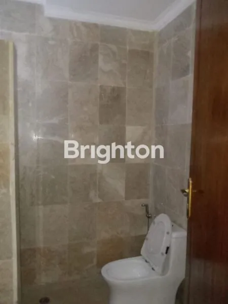 image RUMAH 2 LANTAI FULL BATU ONIK DAN MARMER DI VILLA BUKIT INDAH  PAKUWON INDAH DEKAT PTC (6)