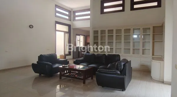 image DIJUAL RUMAH MEWAH DIKAWASAN ELIT PERMATA JINGGA  (4)