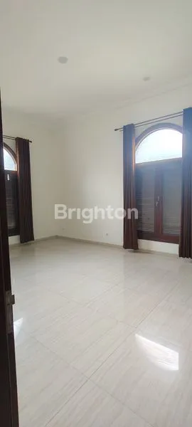 image DIJUAL RUMAH MEWAH DIKAWASAN ELIT PERMATA JINGGA  (6)