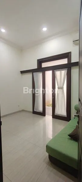 image DIJUAL RUMAH MEWAH DIKAWASAN ELIT PERMATA JINGGA  (3)