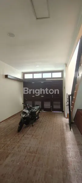 image DIJUAL RUMAH MEWAH DIKAWASAN ELIT PERMATA JINGGA  (8)