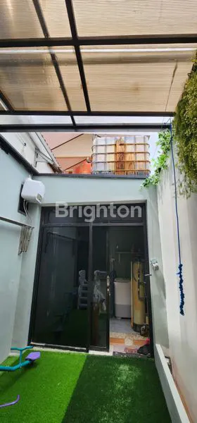 image RUMAH MODERN ALA AMERICAN DI TENGAH KOTA (3)