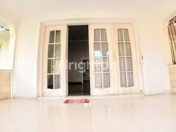 image RUMAH MEWAH MODEL KOLONIAL DEKAT JALAN IJEN KOTA MALANG COCOK UNTUK GUEST HOUSE, BANK DAN RESTO (7)