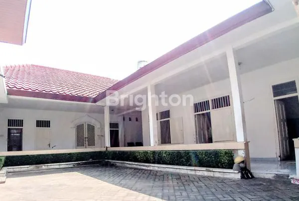 image RUMAH MEWAH MODEL KOLONIAL DEKAT JALAN IJEN KOTA MALANG COCOK UNTUK GUEST HOUSE, BANK DAN RESTO (4)