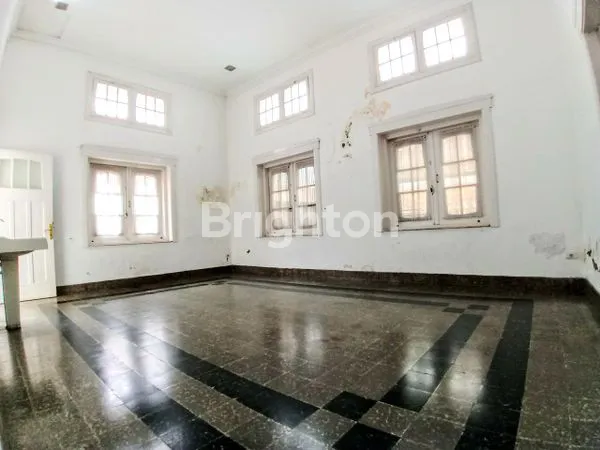 image RUMAH MEWAH MODEL KOLONIAL DEKAT JALAN IJEN KOTA MALANG COCOK UNTUK GUEST HOUSE, BANK DAN RESTO (5)